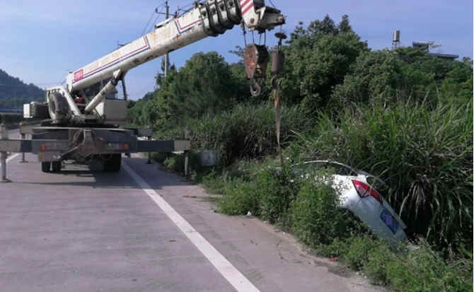 汨罗重载吊车救援 汨罗重载吊车救援